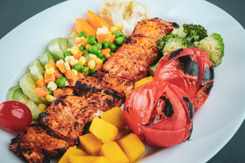 Valencia Diet - Salmon, fruits and vegetable meal