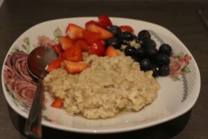 Oatmeal with strawberries and blueberries
